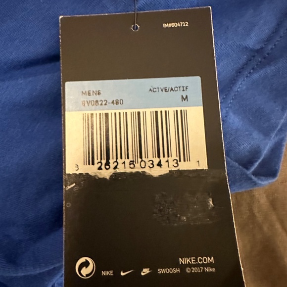 Nike Standard Tee - BEST OFFER - Picture 2 of 3